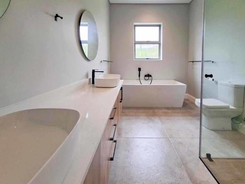 4 Bedroom Property for Sale in Kingswood Golf Estate Western Cape